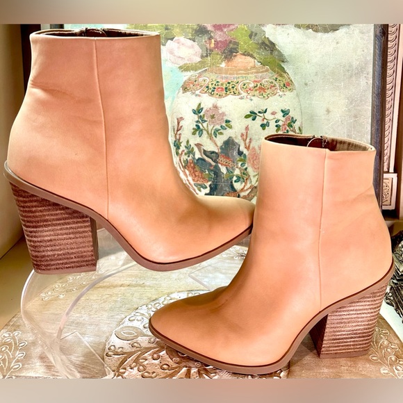EUC Dolce Vita “Nemmy” Western Influenced Ankle Boots. Vegan Leather. Size 8.5 - Picture 8 of 15